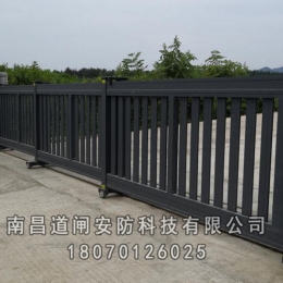 伸缩门